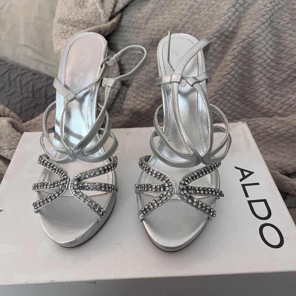 Shoes - Picture 4 of 4